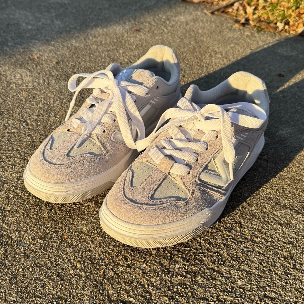 Vans Upland Shoe Women’s Size 9 (BRAND NEW)